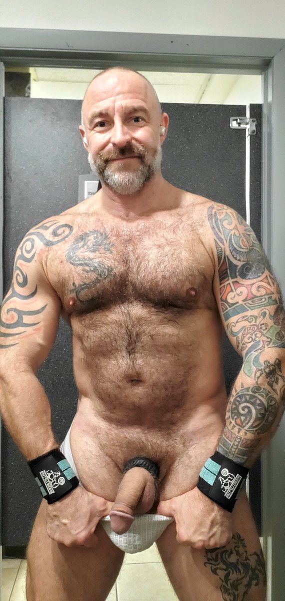 FURRY MUSCLEBULL 💪🏼 tweet media