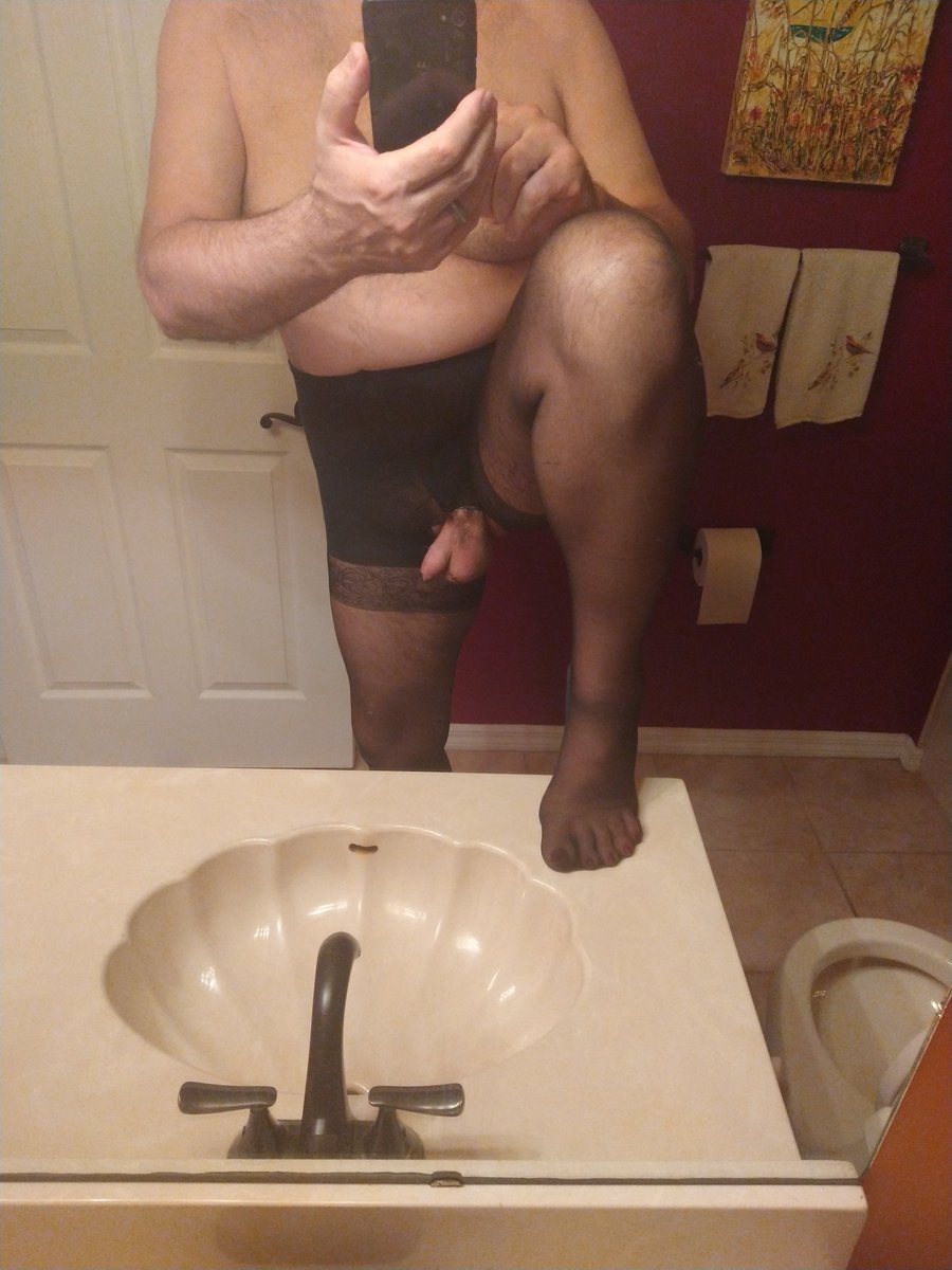 MoreNylon4You's tweet photo. Posing a few years back, showing off my new high heels and pantyhose with the gusset cut out.

#crossdress https://t.co/hhx4NhwXFI
