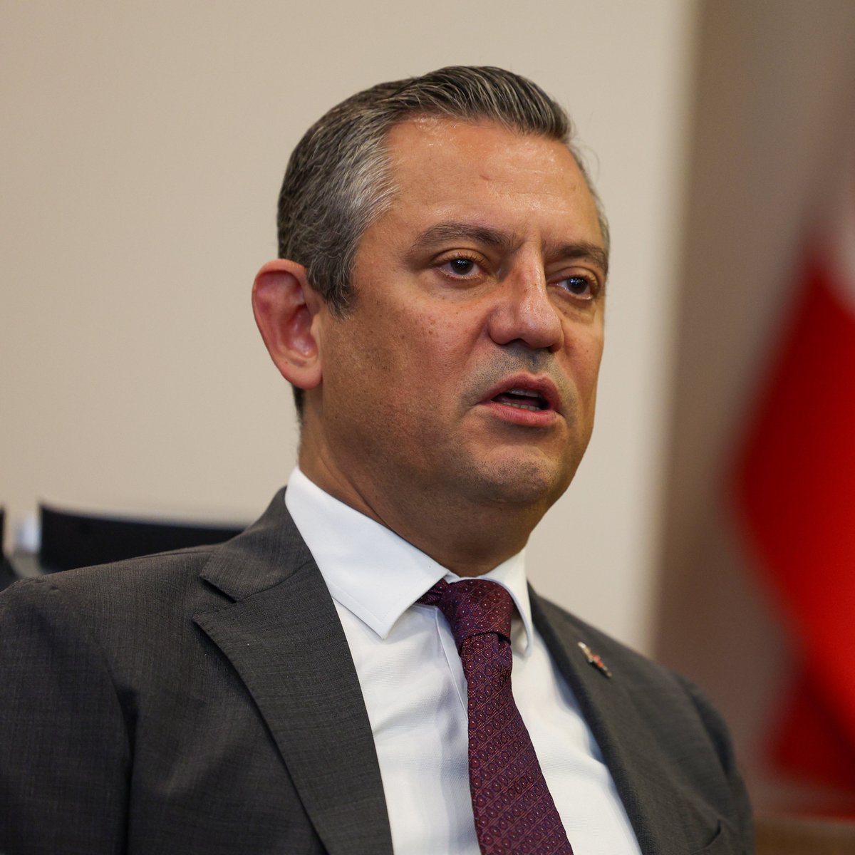 Haber's tweet photo. Özgür Özel: "Bu yargılama İmamoğlu'nun adaylığına engel olmaz. Esas risk diploma davasında." https://t.co/5Faf41N02H