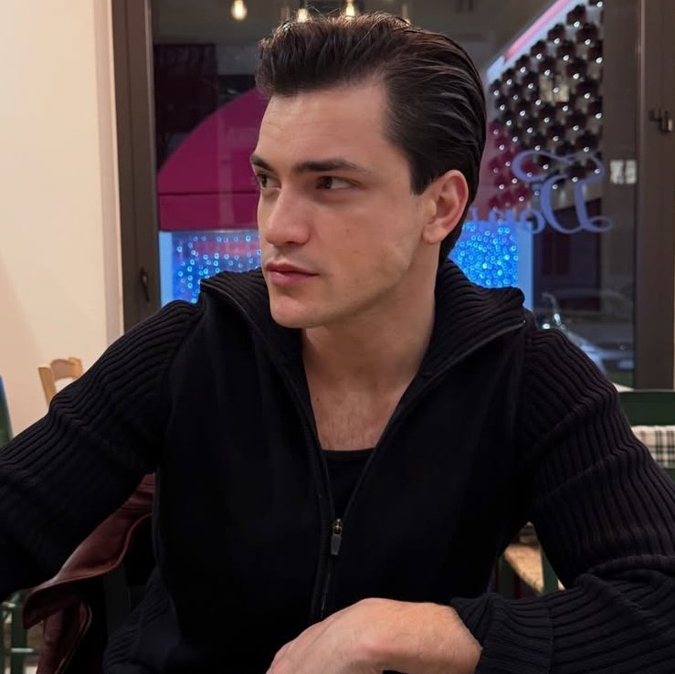 excuse me mr handsome 🫠🫠🫠