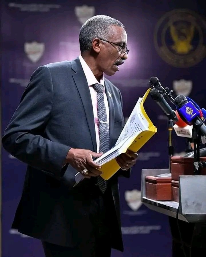 Haskoo96's tweet photo. في زول بدعي انو هو ما كوز و في نفس الوقت زعلان من لجنة إزالة تمكين الكيزان 
ههههههه https://t.co/It2s1iQau6