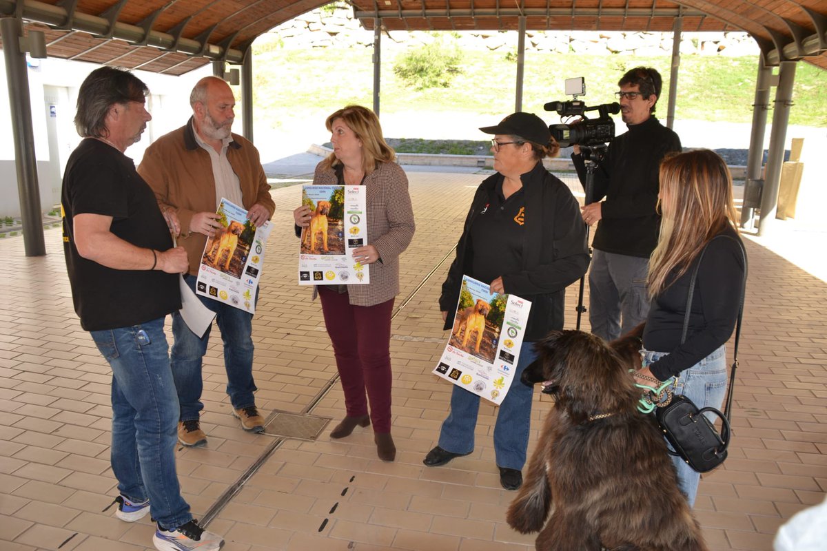 SocCaninaCSol's tweet photo. Presentación del Concurso Canino de #Coin.Antonio Lucena Ríos, Conc de Sanidad y M Ambiente, António Solano de Huellas Terapéutic.VicePresi SCCS Miriam Villalta y Socias  Sonia Revilla,Cintia Claros @La_SER @CSurNoticias @CanalMalagaRTV @canalsur @RadioMarcaMLG @CulturaCoin https://t.co/Stuvf8TEY4