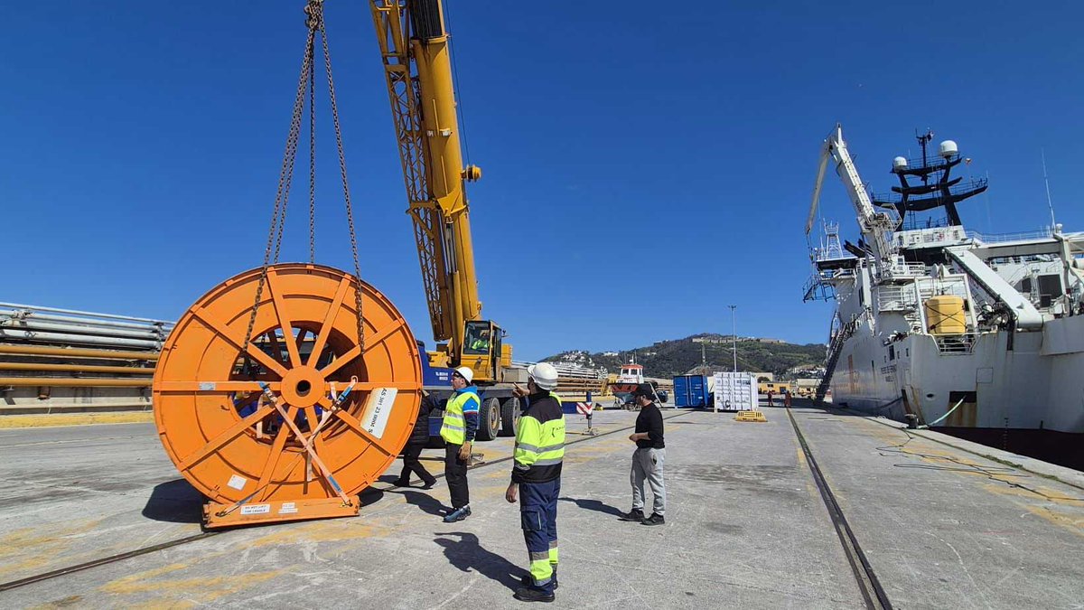 EstrechoDigital's tweet photo. 🟦 El Puerto de Ceuta acoge al buque cablero Pierre de Fermat para operaciones de mantenimiento de cable submarino de fibra óptica 
·
#Cablesubmarino #centrodedatos #conectividaddigital #diversificaciónportuaria #EEDCWK #EstrechodeGibraltar #Fibraóptica...
https://t.co/pozgF8zk0X https://t.co/g0I8XkhHf9