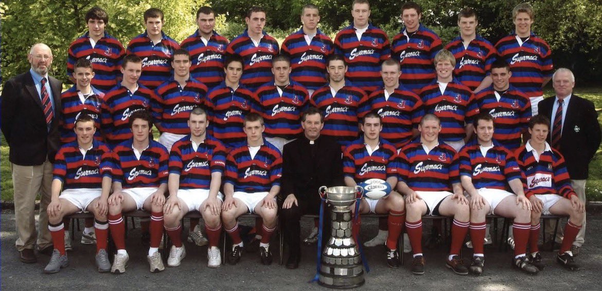 StMunchinsSport's tweet photo. A couple of decades ago, these men were boys and they won the Senior Cup.
Yesterday they were back in Munchin's to remember.
#ofwff https://t.co/fRfZ4l5z1q