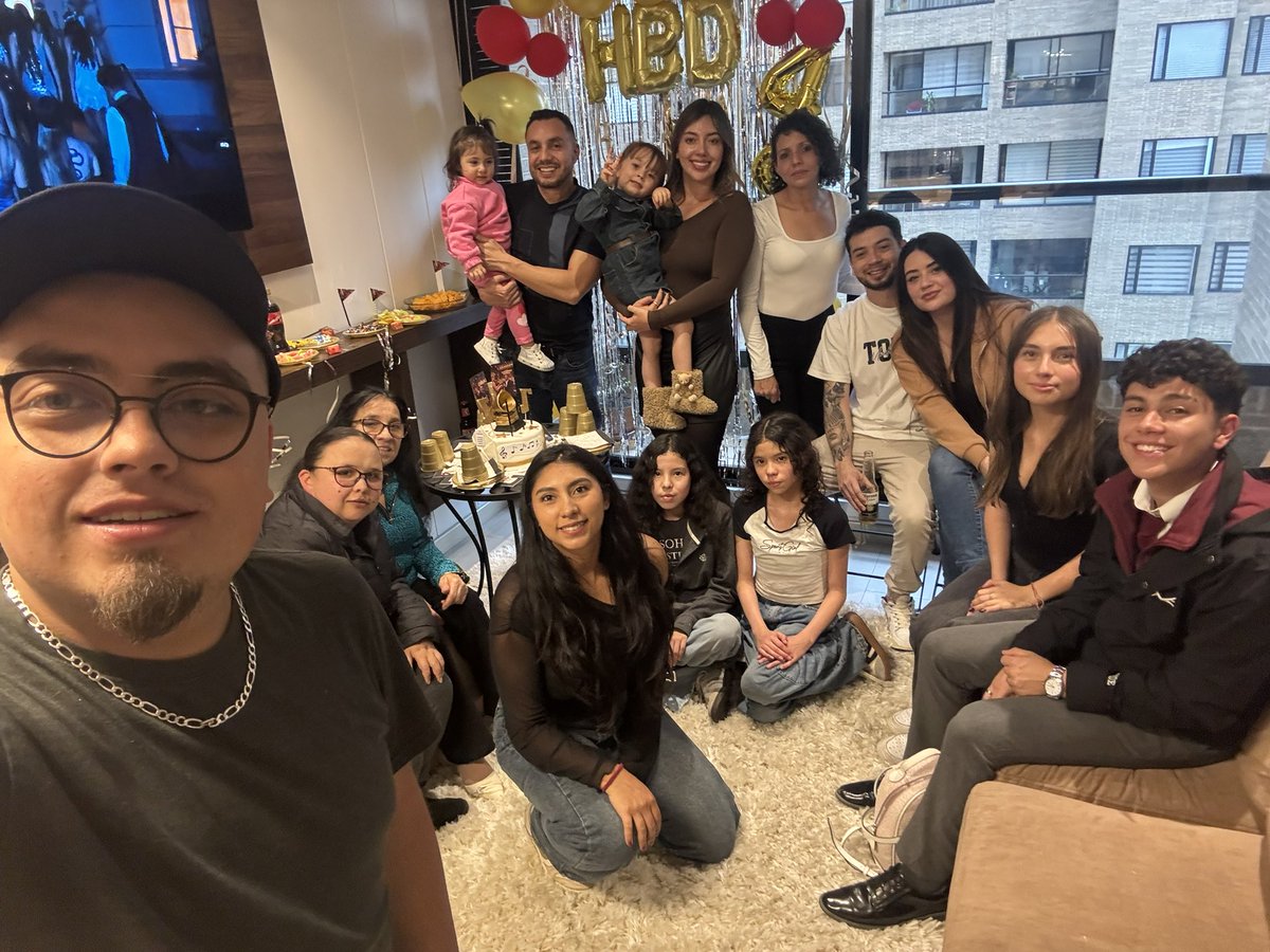 DanielaLemos_'s tweet photo. Feliz cumpleaños al amor lindo. Recuerdos ❤️ https://t.co/FxBaebjIEO