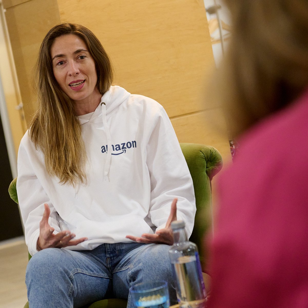 RealZaragoza's tweet photo. 🗣️ El Real Zaragoza ha participado hoy en la mesa redonda sobre la repercusión del deporte femenino en la sociedad 

💙 Noemí Navarro, coordinadora de fútbol femenino del Club, ha sido la encargada de representar al equipo blanquillo

#AmazonInCommunities | @awscloud_es