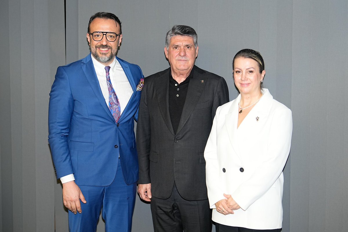 Besiktas's tweet photo. Başkanımız Serdal Adalı, Beşiktaş Derneklerinin Başkanlarıyla İftarda Buluştu

🔗 https://t.co/mFJLq46GSm https://t.co/dTjxaGgbns
