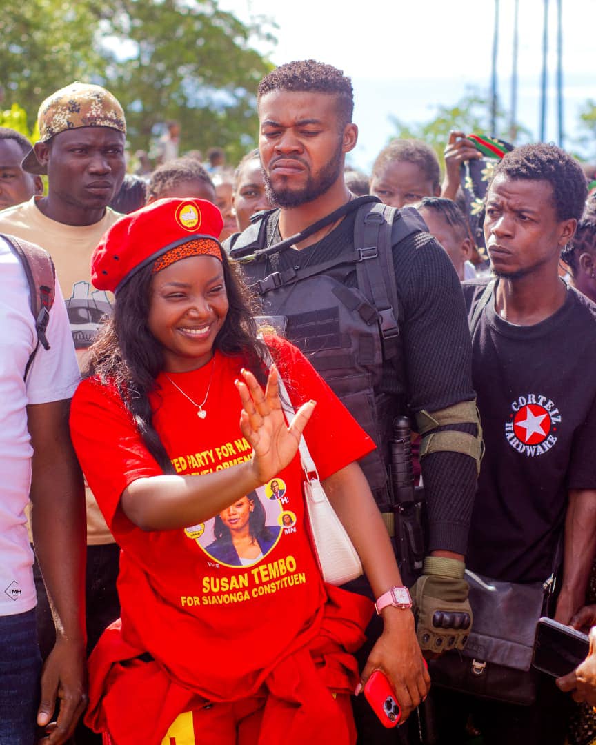 iloveupnd's tweet image. But UPND has some seriously handsome guys 😍🔥
i mean, just look at Susan Tembo’s bodyguard? 🥵✨🍆💦
Straight-up delicious 🤤😋

#doyo #yummy #saltsaana #kwenyu