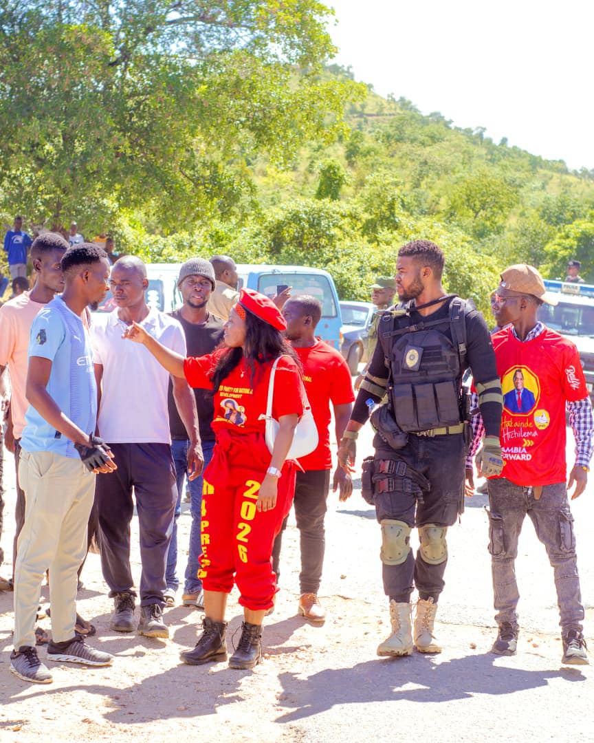 iloveupnd's tweet image. But UPND has some seriously handsome guys 😍🔥
i mean, just look at Susan Tembo’s bodyguard? 🥵✨🍆💦
Straight-up delicious 🤤😋

#doyo #yummy #saltsaana #kwenyu