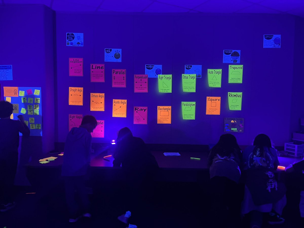 BayEaglesSoar's tweet photo. Fourth grade math teachers, Mrs . Puckitt and Mr. Runge created a fun “glow lab” for their students to practice their math solving skills. https://t.co/IwAoxZhwEp