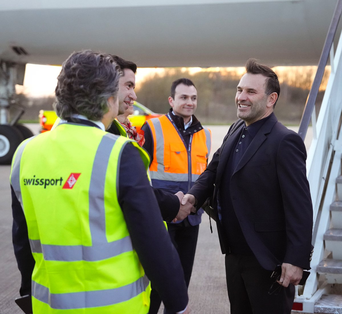 GalatasaraySK's tweet photo. 🛬 Takımımız, sponsorumuz Türk Hava Yolları’na (@TurkishAirlines) ait özel bir uçuşla İngiltere’ye iniş yaptı. ✅ #LIVvGS #UCL https://t.co/0GwfxpMtlF