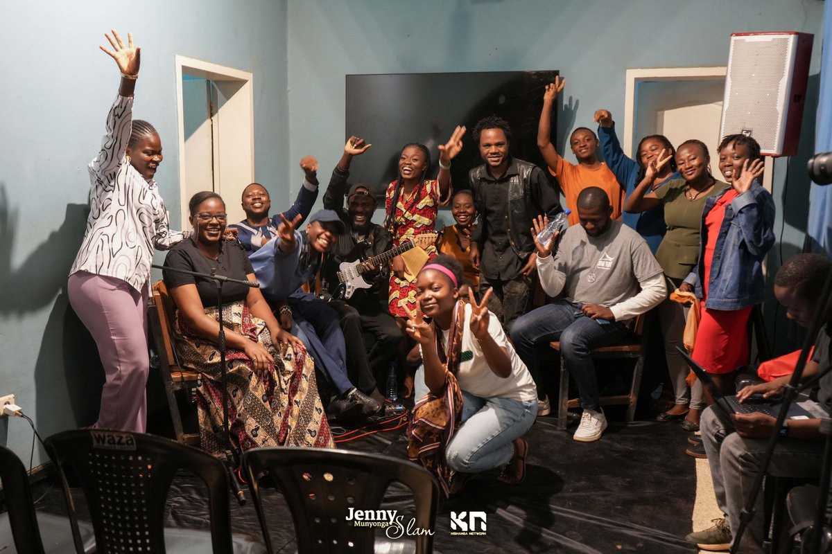 KishangaNetwork's tweet photo. 📸 Retour en images sur le Salon Slam avec Jenny Munyongamayi

Nous avons assuré la couverture photographique de cette soirée artistique organisée au Centre d’Art Waza à Lubumbashi. 

Découvrez la série complète de photos sur notre portfolio :
https://t.co/y1GusnnSwi https://t.co/05cQfHZQlM
