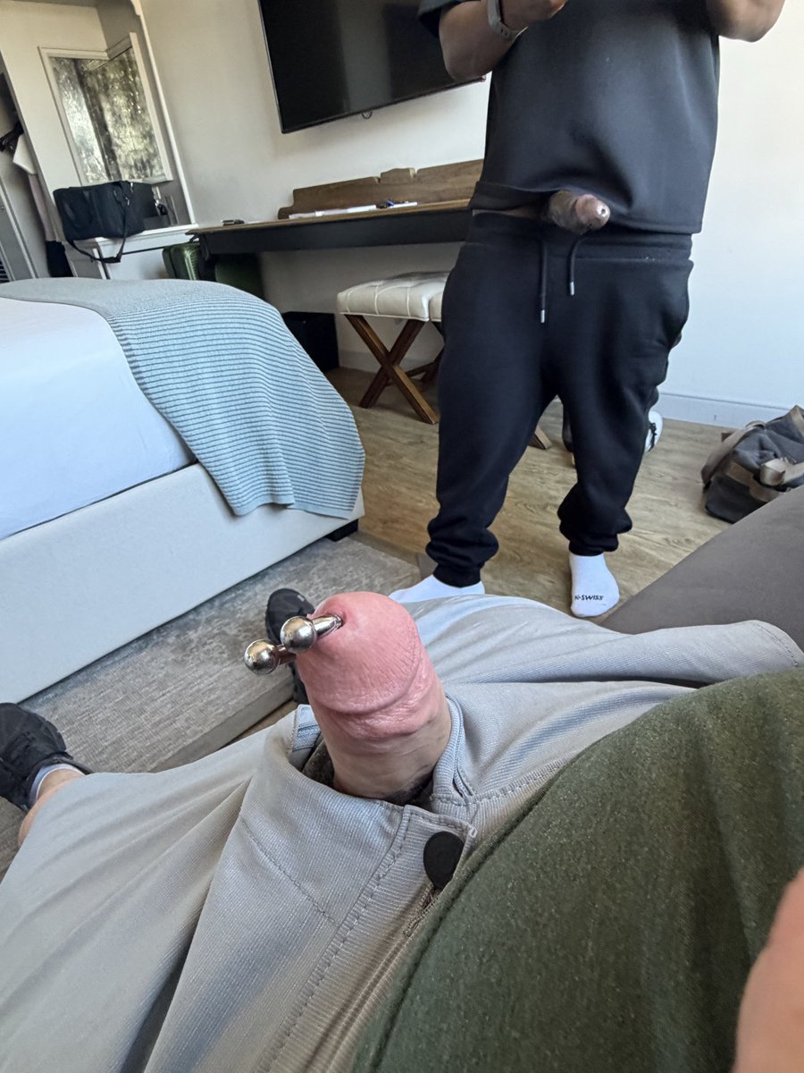 DeepVictor's tweet photo. What hanging? https://t.co/QIaPtrq9Of