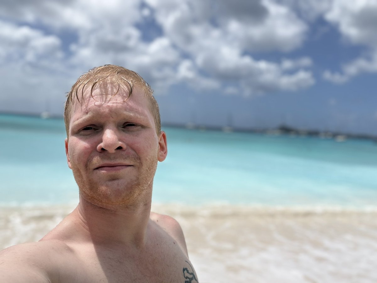 fuzzygingercub's tweet photo. Barbados vacation https://t.co/992FzdvWvE