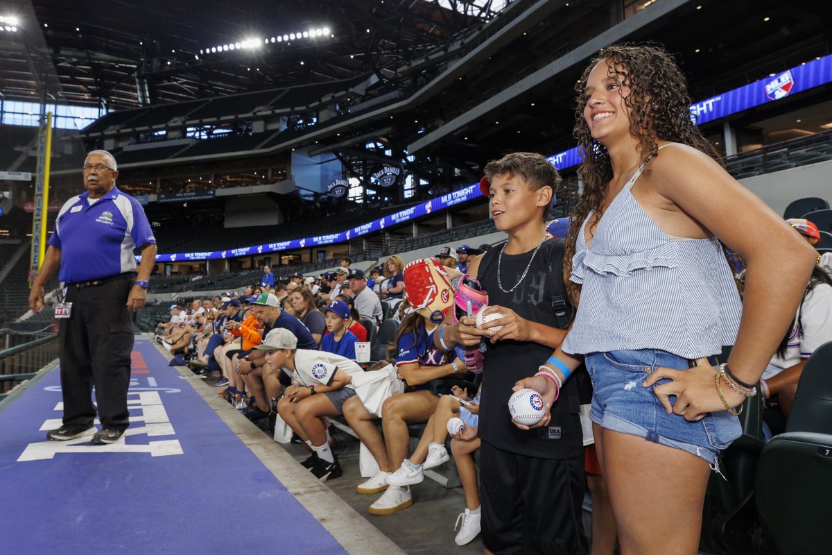 Globe Life Field tweet media