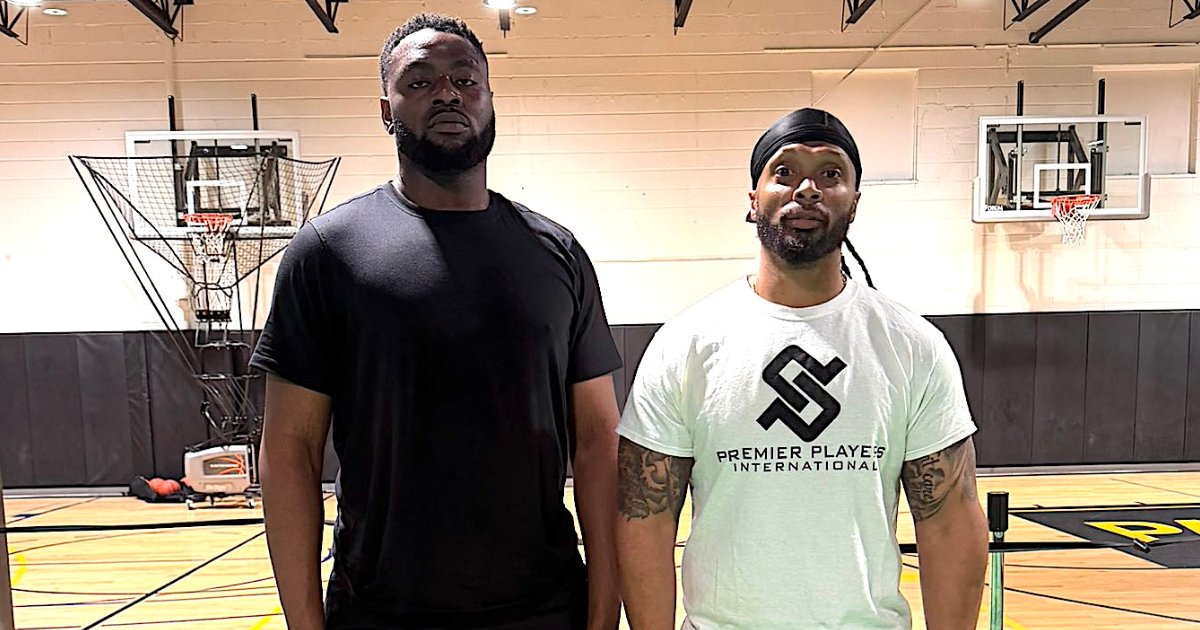 305 ➡️ Worldwide

“Coach Cristobal reached out to me right away and was like, ‘who the hell is this guy?’" 

Miami will host new OL offer Neff Giwa, a 6-8, 300 lb former Irish rugby player, &amp; several other international prospects on March 24 #GoCanes. on3.com/teams/miami-hu…