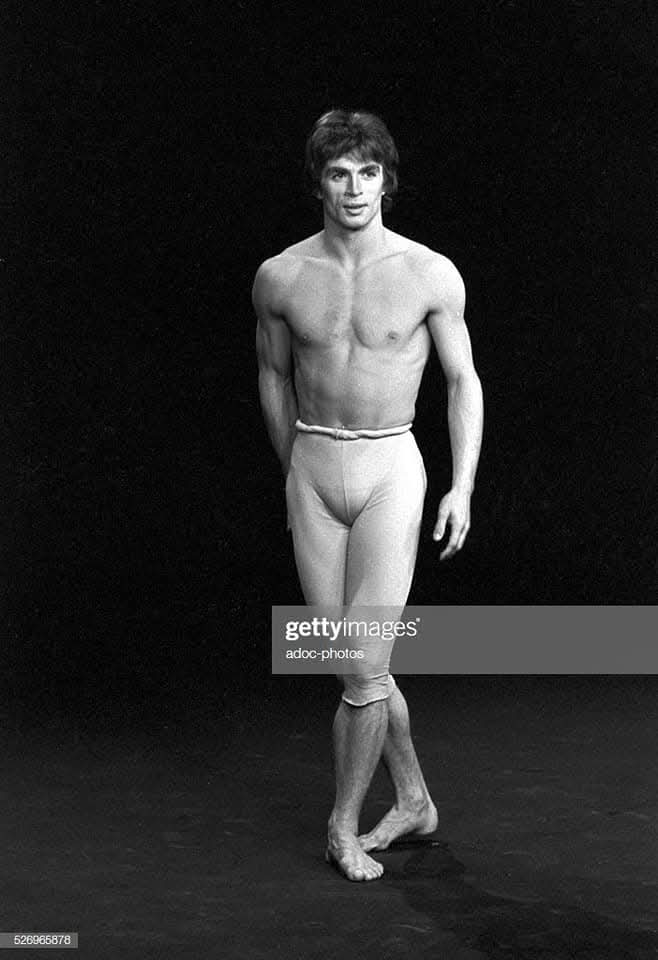 barbaravitali2's tweet photo. Remembering #RudolfNureyev March 17,1938_January 6,1993 (Age 54) #Dancer #Coreographer https://t.co/DudX5YxvQ8