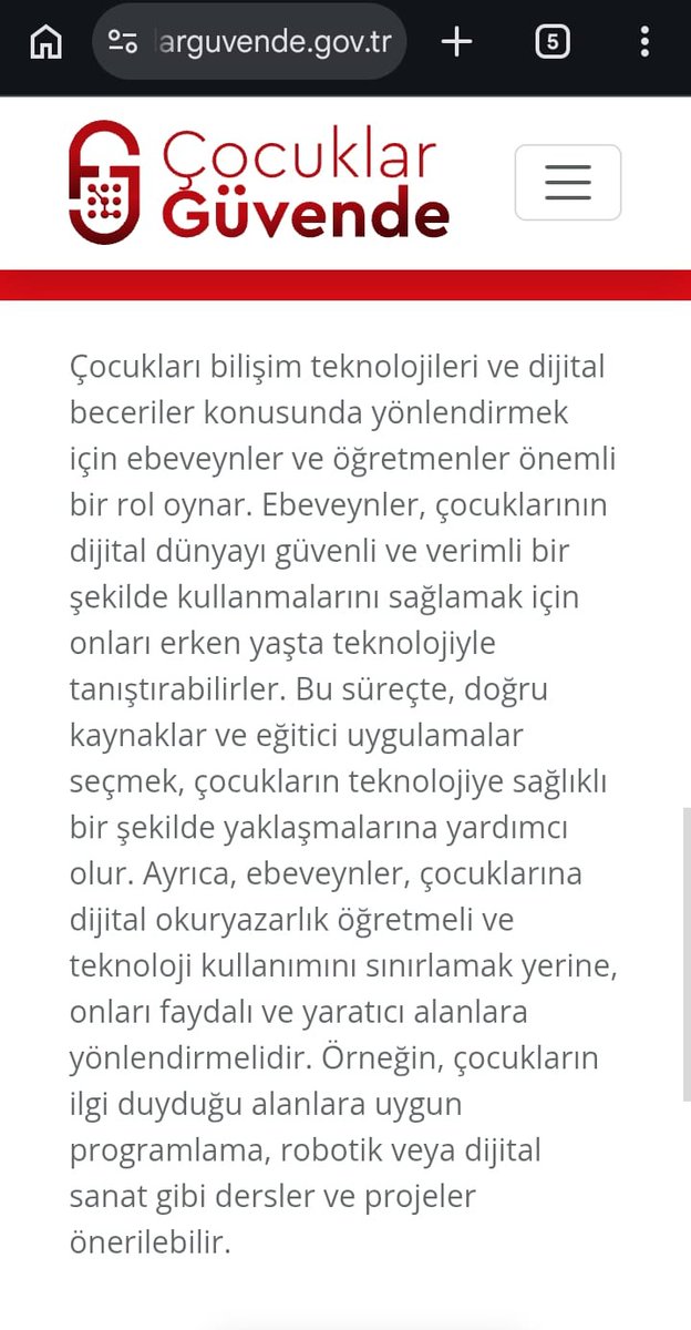 adawong_99's tweet photo. ÖGO olarak, Çocuğum güvende sitesinin / uygulamasının içeriğini inceledik.

İyi niyetle yapılmış gibi görünse de eksik ve hatalı yanlarını ve oyunlara karşı art niyetle hazırlanmış kısımlarını tespit ettik.

1) Çocukların ekran süresinin artmasına, ekran bağımlılığına ve kullanımına, siber zorbalığa vurgu yapılmış fakat bunlardan ebeveyn denetimine değil de çocuğun kendisine bağlı gibi bahsedilmiş.

İlk görselde riskler güzelce açıklanmış ama tüm bu risk faktörlerinin ebeveyn denetimine bağlı olduğunu hatırlatmak gerekir.

2) Video oyunlarında / platformlarında bulunan yaş derecelendirmeleri ve denetim araçları hiçe sayılmış. Böyle bir sitede, mesela Steam (veya en çok kullanılan diğer oyun platformlarının) aile yönetimi ve yetişkin içerik filtreleme / oyama süresi sınırı tanıma araçları nasıl kullanılır gibisinden eğitici bir rehber olsa iyi olurdu.

3) Çocukların oyun içi satın alım yapabileceğine hatta bunu bağımlılık edinebileceğine değinilmiş. Ebeveynin izni, kredi kartı bilgileri olmadan küçük çocuk nasıl oyun içi satın alım yapabilir hatta bunu bağımlılık haline getirebilir? Ailesinden gizli yapabiliyorsa bu yine ailenin sorumsuzluğudur ki banka hesaplarını kontrol etmeyen yoktur sanırım.

4) Şiddet, cinsel içerikler, nefret içerikli metin vb. durumların çocukları kötü etkileyeceğinden bahsedilmiş. Bunlar da tamamen ailenin denetimine bağlı şeyler. Denetim araçlarından zaten bahsettik.

5) Ekran bağımlılığının aile içi ve sosyal iletişimi düşürmesine vurgu yapılmış. Burası da yine ebeveynlere bağlı. Sen çocuğuna ekran sınırı koymazsan, çocuğun eline tableti telefonu bilgisayarı verip dizi izlemeye veya başka bir şey yapmaya gidersen, onunla vakit geçirmezsen o çocuk iletişim kurmayı tabii bilmez. Onu ekran bağımlısı hale getiren de sen olmuş olursun.

6) Hayal kurmaktan, üretkenlikten bahsedilmiş ama sitedeki videoların ve görsellerin hepsi büyük ölçüde yapay zeka ile hazırlanmış. Genel olarak her şey baştan savma ve eksik bilgilerle hazırlanmış.(harcanan suya yazık)

7) "Oyun Dünyasındaki Tuzaklar" başlığını oldukça art niyetli bulduk. Oyunları bir tuzak alanı olarak göstermek ne kadar doğru?

Bahsettiğimiz şey illegal bahis veya iddia değil, dijital oyunlar. Bunların içeriği, yaş sınırı ve nasıl oynandığı bellidir. Ebeveynin yapması gereken çocuğunun hangi oyunları oynadığını denetlemek ve hangilerinin uygun olup olmadığına karar vermektir. Örnek vermek gerkeirse Roblox'ta chat özelliğini kapatırsanız çocuğunuz başkalarıyla iletişim kuramaz. Platformlarda yetişkin içerik ayarı çekerseniz görmemesi gereken şeyleri görmez.

8) Dijital ve çevrimiçi dünya / oyunlar hakkında sürekli ve sürekli uyarı yapılmış ama sağlıklı internet kullanmanın çocuk gelişimine olan büyük faydalarından bahsedilmemiş. Son görselde ufaktan bir değinme olmuş ama daha kapsamlı ve faydalı bir makale hazırlanabilirmiş çünkü bununla ilgili ortada bilimsel veriler var.

Uzun lafın kısası: çocuğu eğitmek kadar ebeveynleri doğru şekilde bilinçlendirmek de önemli, hatta daha önemli. Bu sitede de ebeveyn bilinçlendirme yapılıyor, fakat yeterince kapsamlı değil ve oyunlara dair yanıltıcı / kötü algısı yaratan, oyun sektörüne sakıncalı görünen kısımları var.

Şu an yaşadığımız problemlerin çoğunu bilinçsiz ebeveynler ve bilgisizce algı yaratanlar yüzünden yaşıyoruz. Mesela oyun yasasını hazırlamış olan şahıslar gibi. 

#TemsilciŞartınıKaldıracaksınız
#OYUNUMADOKUNMA