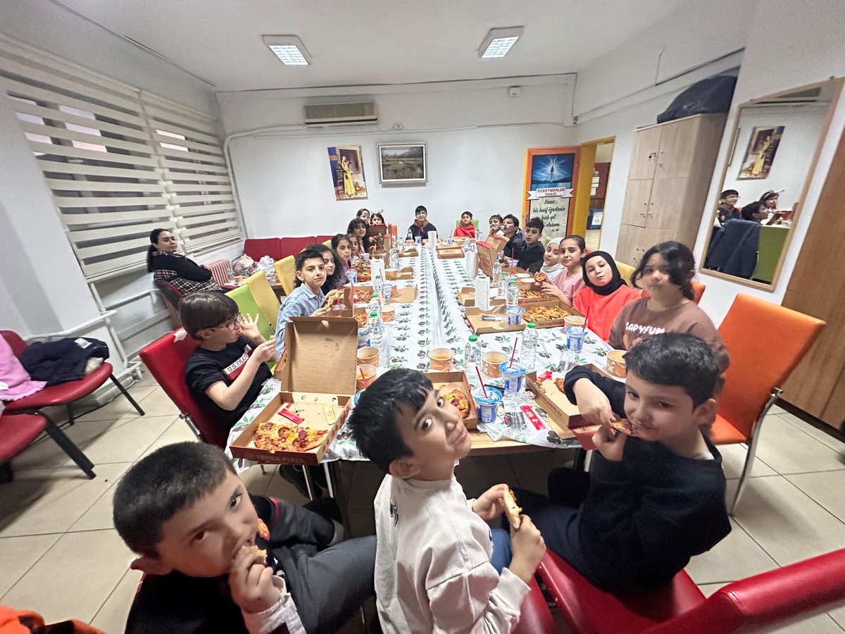 kaz_ilk's tweet photo. Okulumuzda Ramazan Ayı Etkinlikleri kapsamında 4-A sınıfı öğretmenimiz Eda Nur iNCE ve öğrencileri ile iftar programı gerçekleştirildi. 

#Maarifinkalbinderamazan

@bingolmem https://t.co/QMaUNsfP9z