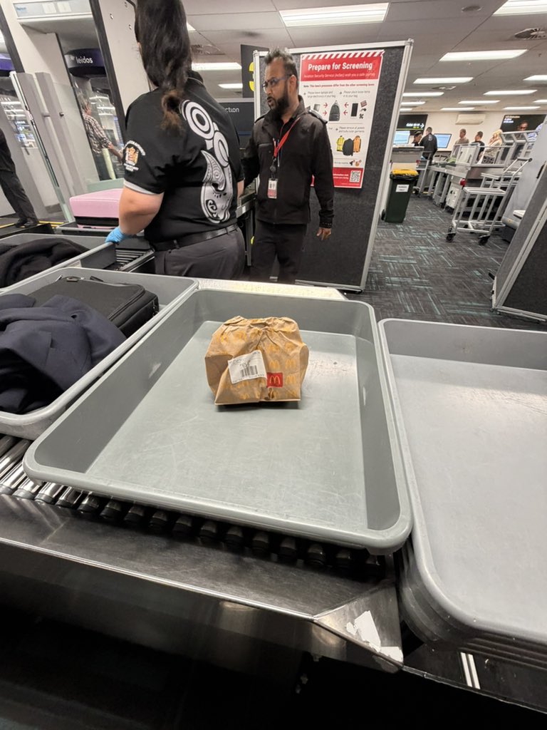 Brodo Baggins tweet media