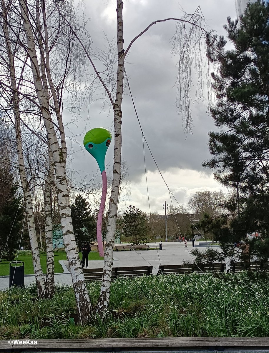 Generiekje's tweet image. Gisteren een lange wandeling naar het OZH. Kwam onderweg deze #OxAlien tegen. Zo geweldig ❤️ #sculptuur #art #rotterdam