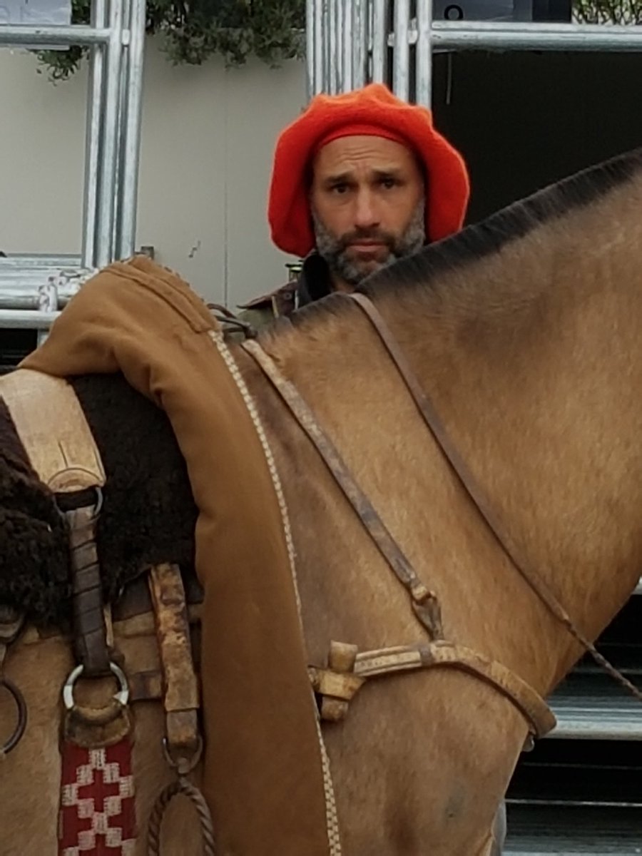 MarianoCLopez's tweet photo. @LordMurielo Yo encontré a Rick Grimes en la Rural. Se cansó de matar zombies y se puso a ginetear. https://t.co/f9XIL5V9RA