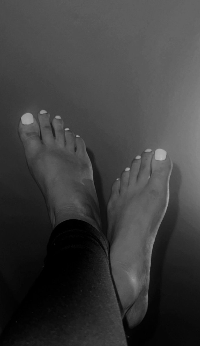 PetiteKady's tweet photo. Who’s feeling horny tonight? 😩

#ukseller #customs #feet #toes #petite #tits #pussy #wet #ass #horny #whore #slut #goddess ❤️ https://t.co/qhUBKVubut