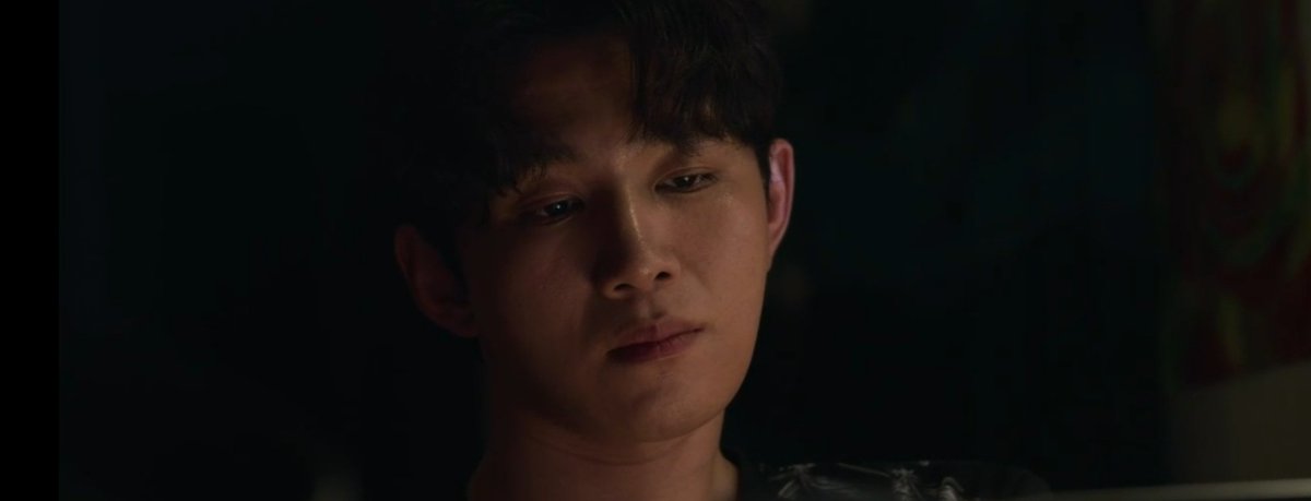 seunghoon görünce OHA oldum aşkım dizileri geri dönmüş bir de böyle müthiş bi diziye çok özlemiştim onu ya şimdi onu kötü karakter olarak izlecem yess