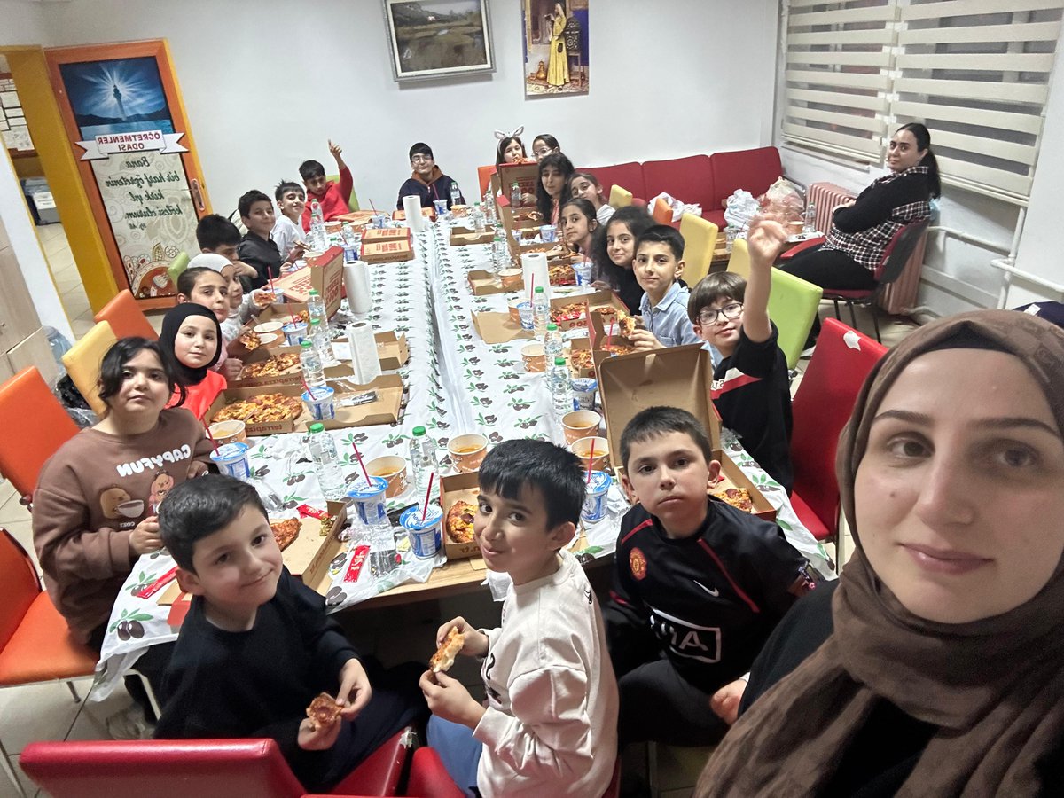 kaz_ilk's tweet photo. Okulumuzda Ramazan Ayı Etkinlikleri kapsamında 4-A sınıfı öğretmenimiz Eda Nur iNCE ve öğrencileri ile iftar programı gerçekleştirildi. 

#Maarifinkalbinderamazan

@bingolmem https://t.co/QMaUNsfP9z