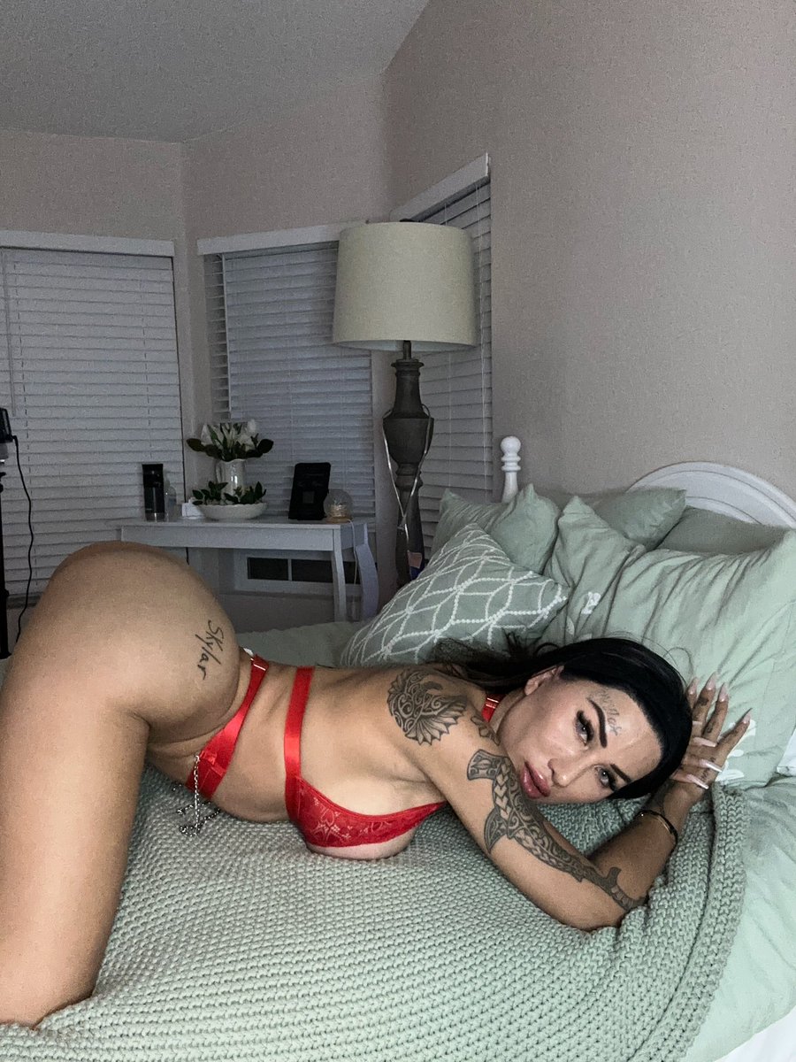 amia miley tweet media