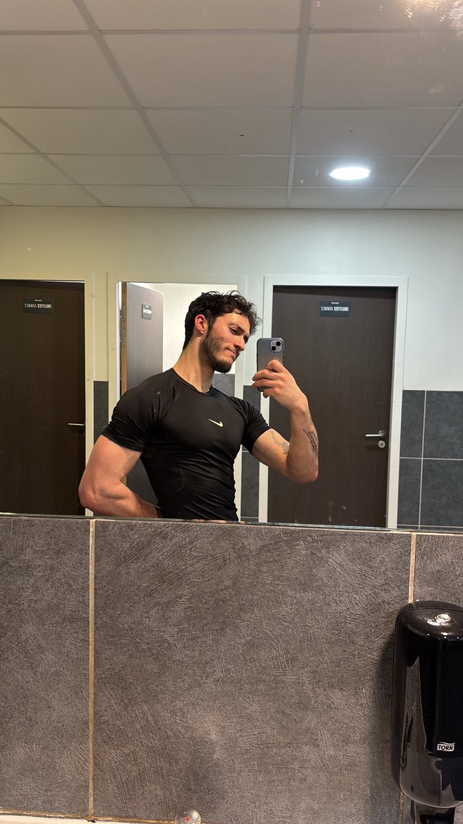 Ark@ Fabi0 tweet media