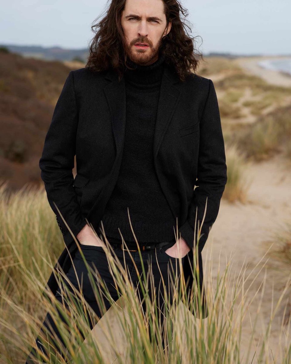 ThorenGary's tweet image. 🎤 Hozier (b. 1990)
Irish singer-songwriter behind “Take Me to Church,” a queer anthem calling out homophobia &amp;amp; religious oppression.
👉 Not gay but a fierce ally, &amp;amp; for St. Patrick’s Day? We’re claiming him as honorary queer for the day 🇮🇪🏳️‍🌈
#QueerAlly  #LGBTQSupport