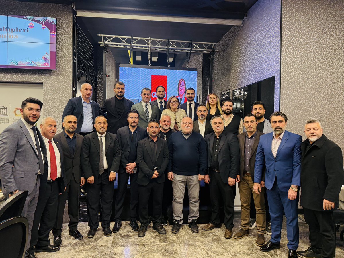 Gaziantep Büyükşehir Belediyemizin ev sahipliğinde, ASKF iş birliğiyle düzenlenen Amatör Spor Camiası İftar Programı’nda spor camiamızın kıymetli temsilcileriyle bir araya geldik.

Şehrimizin sportif gelişimine katkı sunan kulüplerimiz, yöneticilerimiz, antrenörlerimiz ve