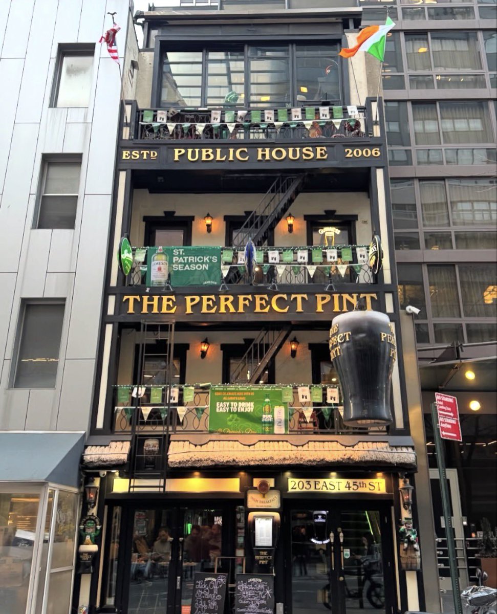 TimesSquareNYC's tweet image. We found our lucky charm! ☘️Celebrate #StPatricksDay in #TimesSquare at our shamrockin’ businesses! 🇮🇪🌟

Rosie O’Grady’s
The Mean Fiddler
McCarthy’s Pub
Connolly’s Pub
Playwright Tavern 49
The Long Room
Hurley’s Saloon
Garvey’s Irish Pub 
Havana Central 
Beast &amp;amp; Butterflies