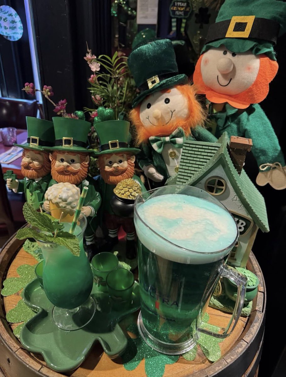 TimesSquareNYC's tweet image. We found our lucky charm! ☘️Celebrate #StPatricksDay in #TimesSquare at our shamrockin’ businesses! 🇮🇪🌟

Rosie O’Grady’s
The Mean Fiddler
McCarthy’s Pub
Connolly’s Pub
Playwright Tavern 49
The Long Room
Hurley’s Saloon
Garvey’s Irish Pub 
Havana Central 
Beast &amp;amp; Butterflies