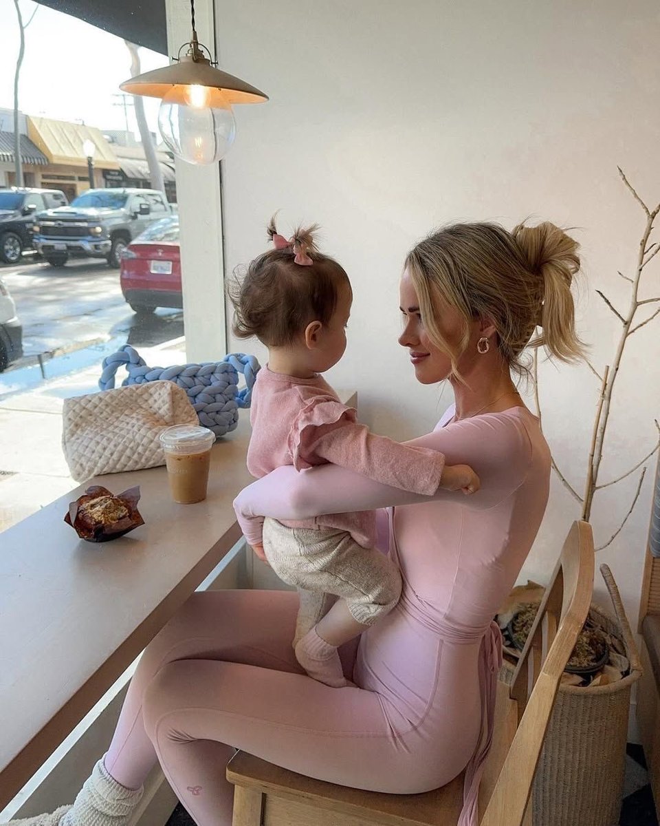 Avazoey_'s tweet photo. manifesting being a mum https://t.co/L1BcHIUZwI