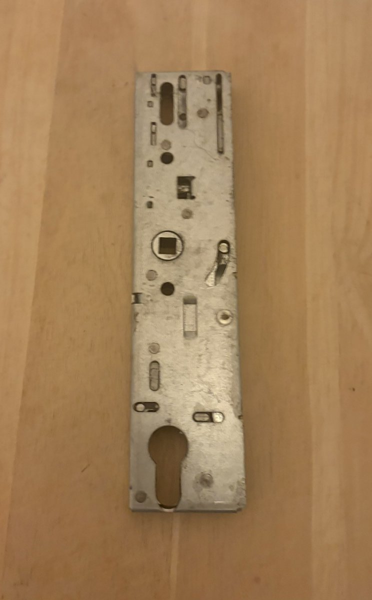 pickalock's tweet photo. One of today’s work that was carried out was a  jammed uPVC door,broken gearbox changed and door realigned back to closing and locking properly with the handles lifting easy.

*Friendly Service

*Competitve Prices 

*Local Business
#locksmithservices #carmarthen #carmarthenshire https://t.co/ADkxMtD9aE