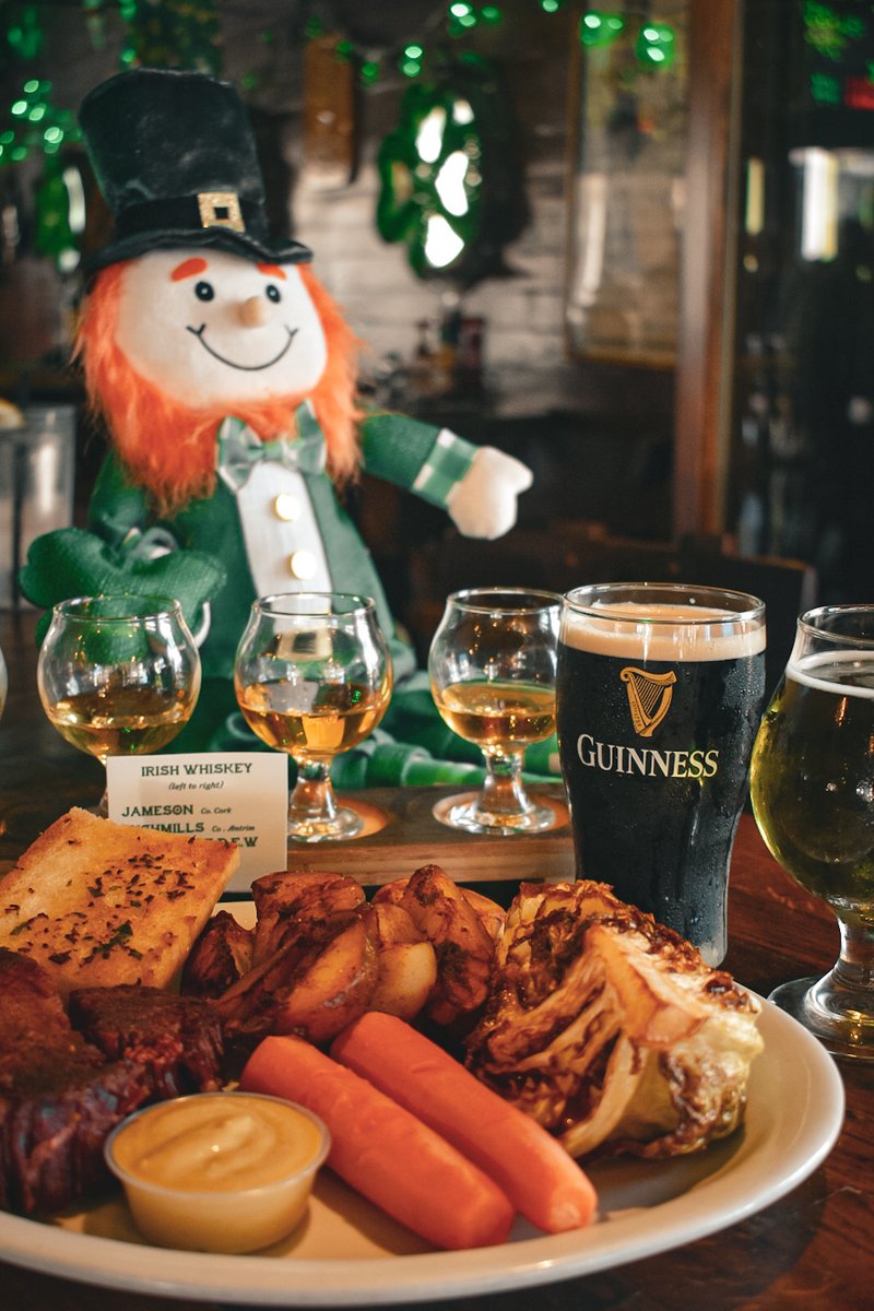 VenturaHarbor's tweet image. Happy #SaintPatricksDay - our seaside festivities continue 🍀

Ventura City Firefighters Pipe &amp;amp; Drum Band heads to #BoatyardPub around 2pm with live Irish music, Guinness on tap, Irish whiskey flights, Irish Red Ale, and classic corned beef &amp;amp; cabbage all day.

Don’t miss it!