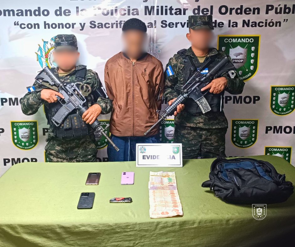 PMOPHN's tweet photo. #SoluciónContraElCrimen | Las @FFAAHN a través de la Policía Militar del Orden Público (#4BPMOP), mediante patrullaje de rutina en el bulevar Suyapa, realizaron la aprehensión de un ciudadano de 26 años, alias “El Colocho”, supuesto miembro de estructura criminal independiente. https://t.co/SHmorN4Qwt