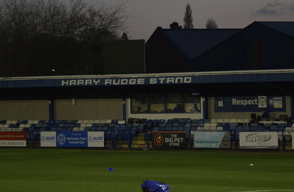 halesowentownfc's tweet photo. A huge game under the lights at The Grove on a Tuesday night between two play-off contenders 🤩
Team News 🔜
📸 @ryanbarkerphoto
#UpTheYeltz | #HALBAN https://t.co/Ygl32JpNGs