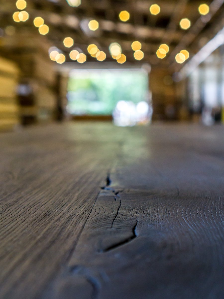 rubiomonocoatUS's tweet photo. Two tables, same materials, different looks. 

Craftsmen Tables charred the white oak for the tabletops and finished each with a custom color mix of Oil Plus 2C! Each table features a set of vibrantly colored modern metal legs.

MORE: https://t.co/OE6BuBL1I2

#rubiomonocoat https://t.co/wTb94Y9AnK