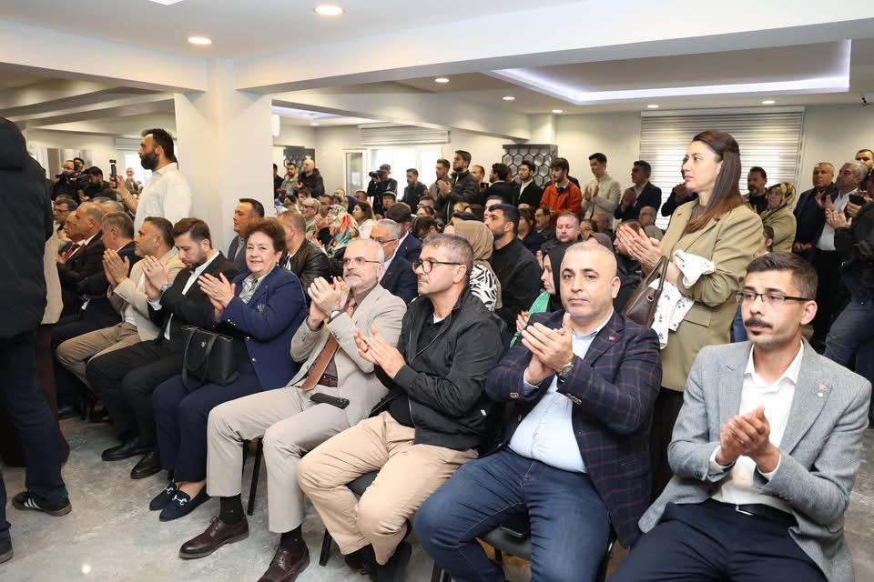 sultanhisarak's tweet photo. Teşkilat bayramlaşma programımızda kıymetli dava arkadaşlarımızla bir araya geldik.

İl Başkanımız Sn.Mehmet ERDEM, Aydın Büyükşehir Belediye Başkanımız Sn. Özlem ÇERÇİOĞLU, Milletvekillerimiz Sn. Mustafa SAVAŞ Sn.Ömer ÖZMEN, Sn.Seda SARIBAŞ, İlçe Belediye Başkanlarımız, İlçe https://t.co/n3YlG6ZKVy