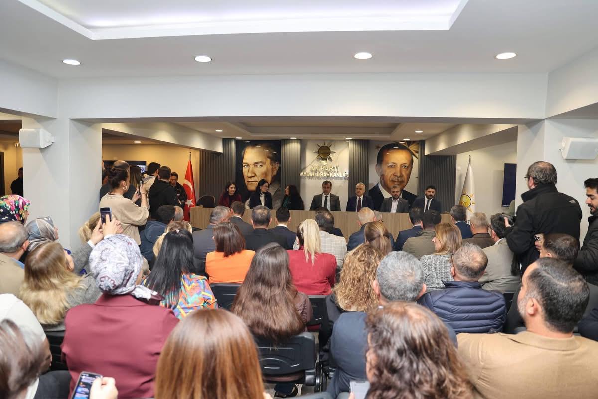 sultanhisarak's tweet photo. Teşkilat bayramlaşma programımızda kıymetli dava arkadaşlarımızla bir araya geldik.

İl Başkanımız Sn.Mehmet ERDEM, Aydın Büyükşehir Belediye Başkanımız Sn. Özlem ÇERÇİOĞLU, Milletvekillerimiz Sn. Mustafa SAVAŞ Sn.Ömer ÖZMEN, Sn.Seda SARIBAŞ, İlçe Belediye Başkanlarımız, İlçe https://t.co/n3YlG6ZKVy