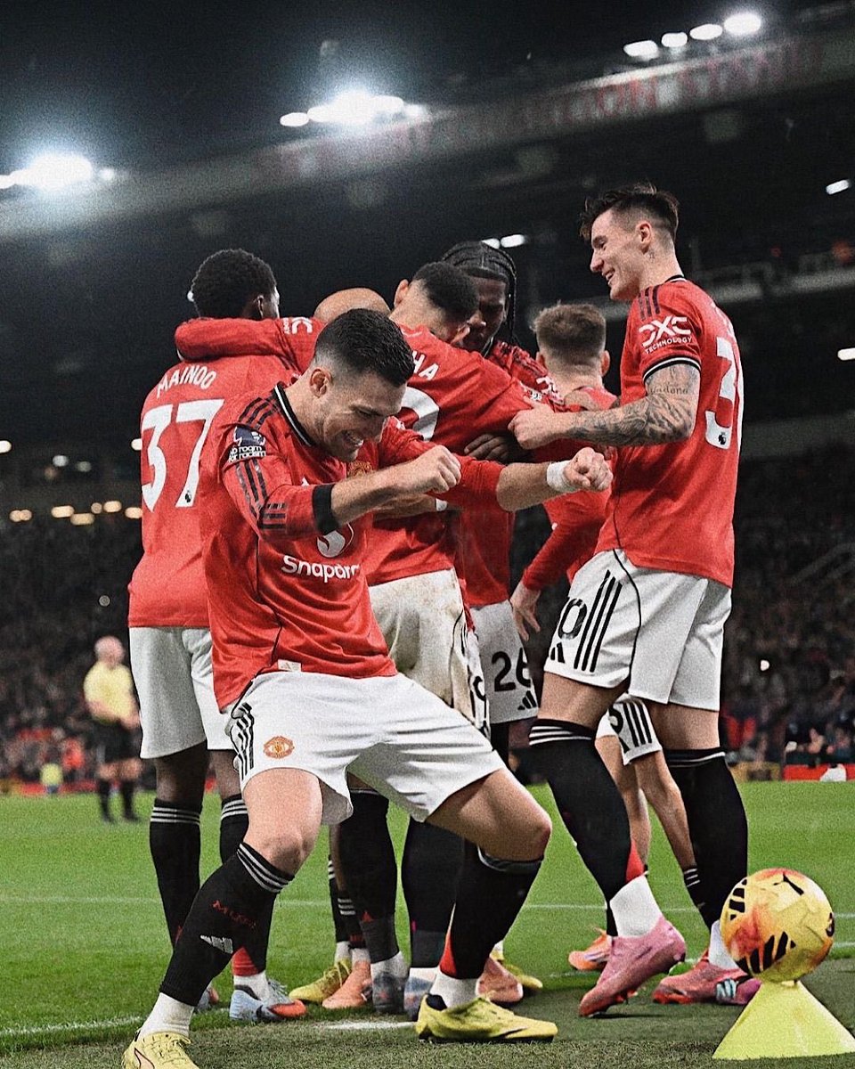 ObothJr92228's tweet photo. @UtdMaI Whenever i want my team to move on from DALOT i remember his passion n love for the club mn 😥❤️ https://t.co/6T6306WcZe