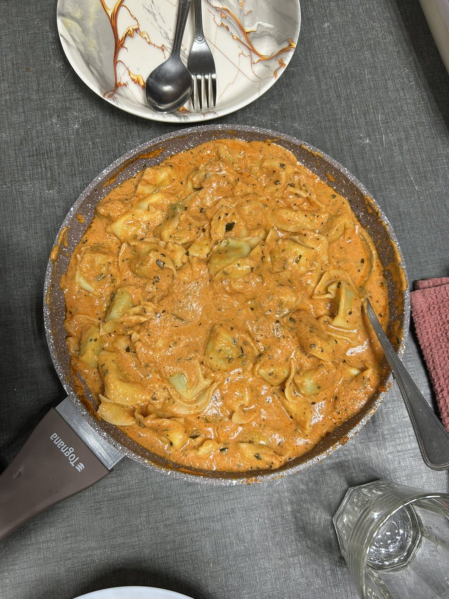 hearthyunsukk's tweet photo. troppo fiera dei miei tortellini + crostata al limone post cena https://t.co/RUdphxdVqT
