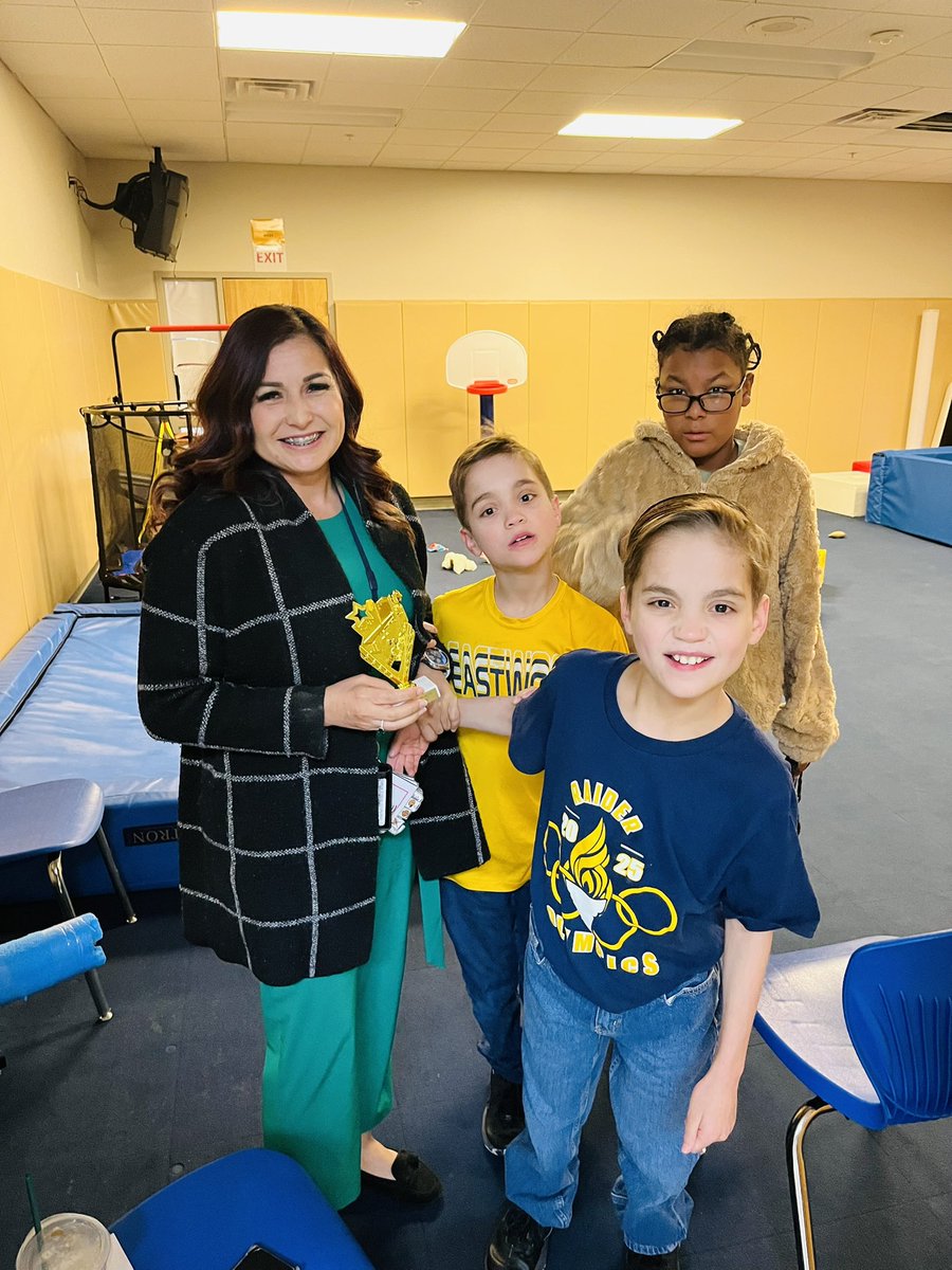 EMS_Raiders's tweet photo. Congratulations to our faculty and staff members of the month! Kudos to Mrs. Alvarez and Mrs. Tarver for their commitment to our Raiders! #MakingGainsPrioritizingALL https://t.co/EkkldMD3bg