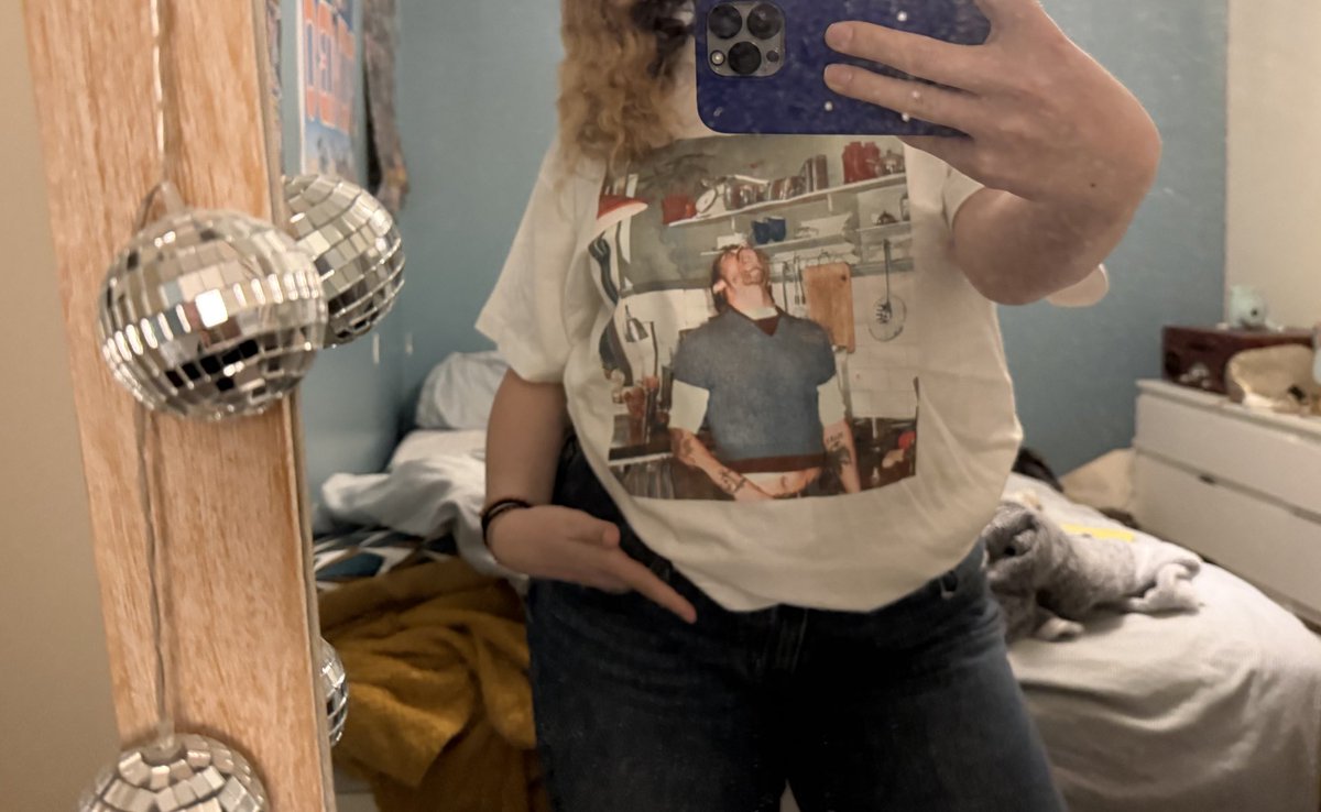 et nad qui m’amène ce t-shirt après le concert non vraiment merci pour tout la journée de zinzin