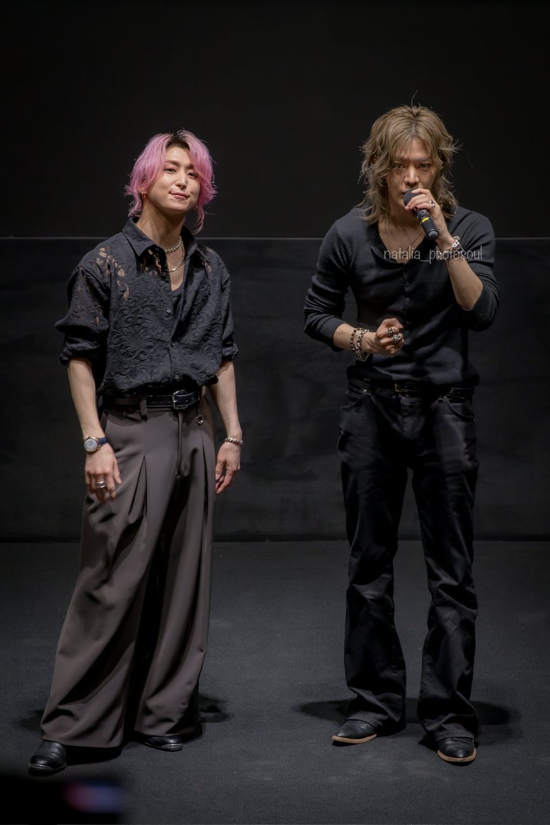 die_Engel's tweet photo. SPECIALS 🕺🏼🕺🏼
YUTA-KUN 🦋 SAKUMA-KUN 🤗
Thank you for coming!
Terrific movie, incredible acting! 
@eiga_specials
 @SAK_SAK_SAKUMA 
#YUTA #SAKUMA #SPECIALS #스페셜즈
#映画スペシャルズ
#世界でバズれスペシャルズ 
#절찬상영중
#나카모토유타
#映画スペシャルズ韓国舞台挨拶
#スペシャルズ https://t.co/nReAhT21r9