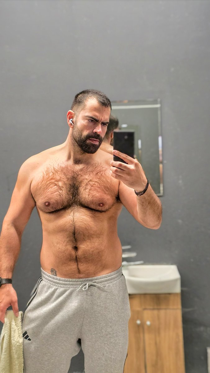 frikarismenos tweet media