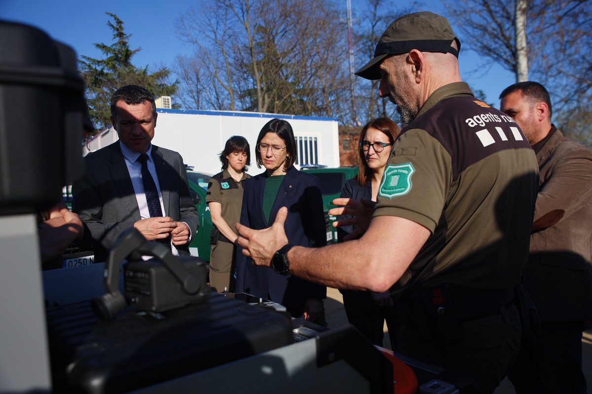 agentsruralscat's tweet photo. Avui la consellera @nuriaparlon i el conseller @oscarordeig han presentat el reforç de l'operativa de la #PPA.

✅Més efectius, noves tecnologies i més equips especialitzats.

Continuem avançant per a l’erradicació de la malaltia. https://t.co/B4g0Lz55bF